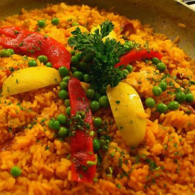 Paella De Pollo (Arroz Con Pollo).