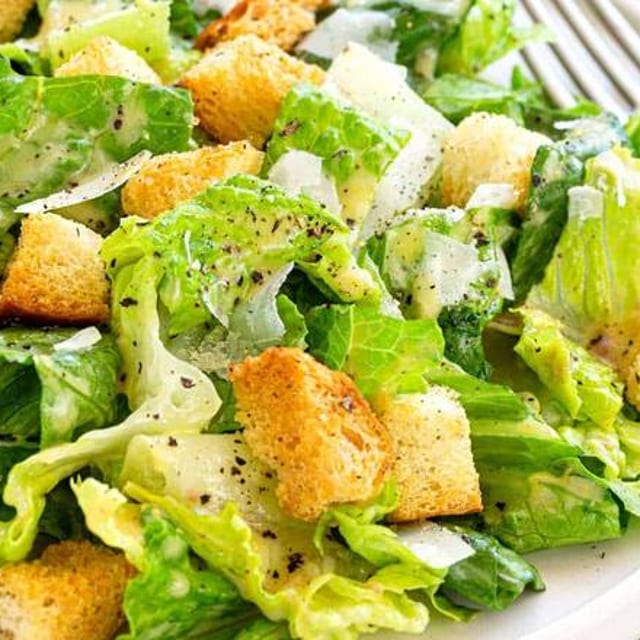 Ensalada Caesar.
