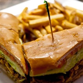 Pan Con Bistec