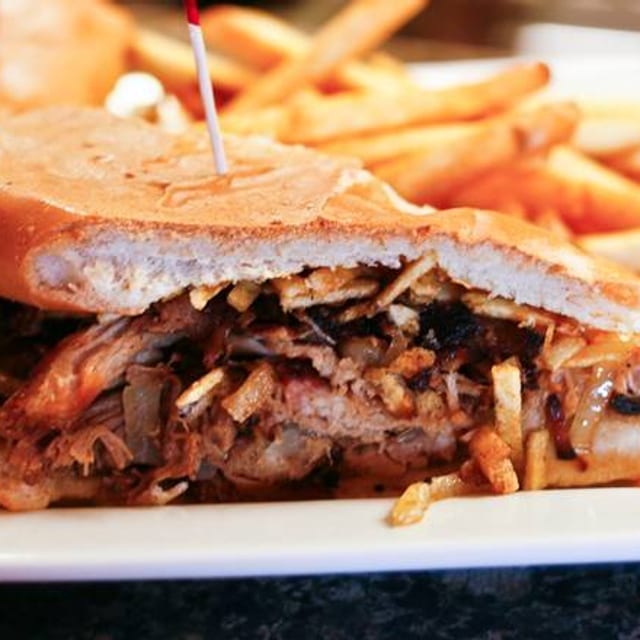 Pan Con Lechon.